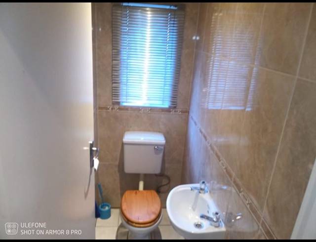 2 BEDROOM HOUSE FOR SALE IN MEREDALE EXT 04